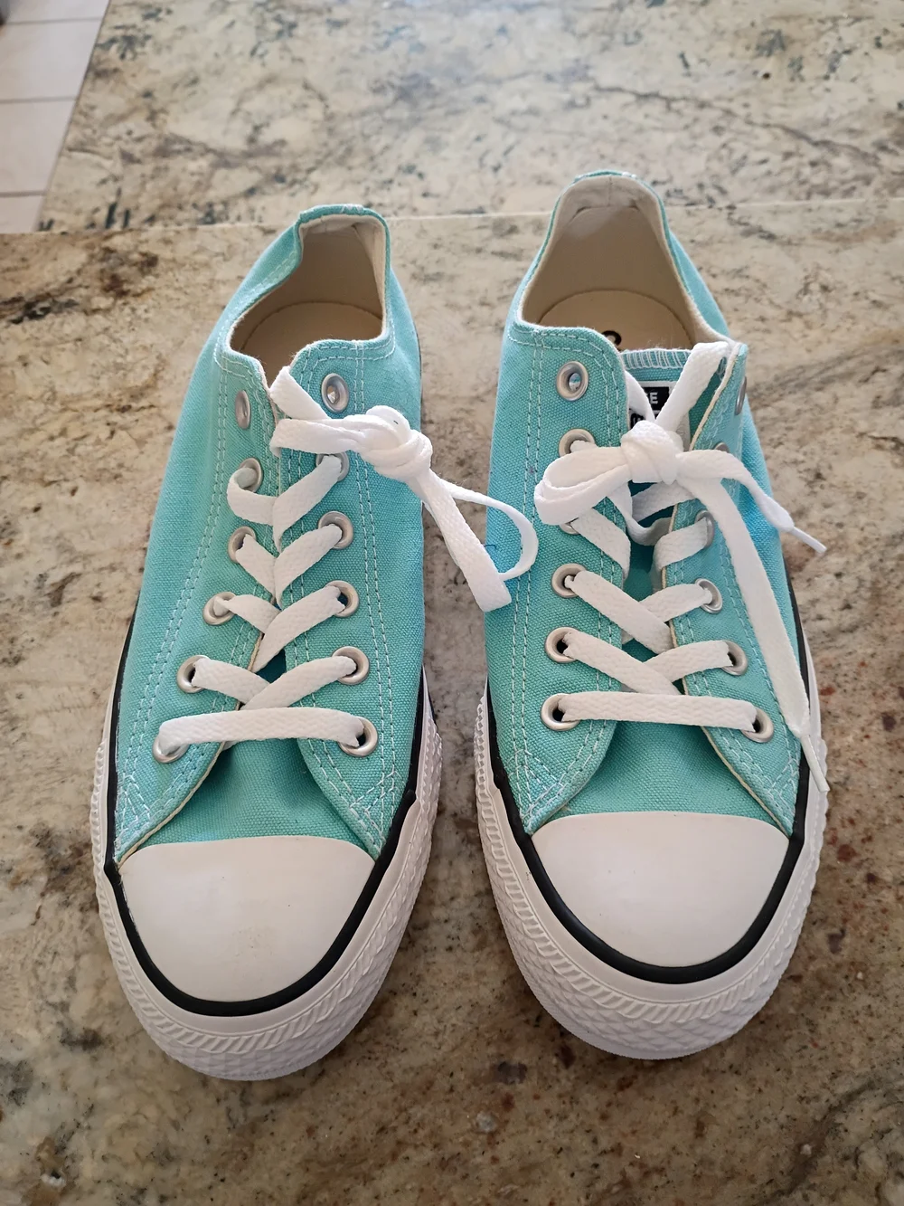 Converse Low-Top Sneakers in Perfect Aqua Blue Brand New Never Worn! 8.5 - Picture 3 of 6